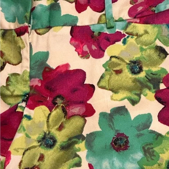 NWT The Limited Drew Fit Floral Shorts - Size 8 - Picture 2 of 8